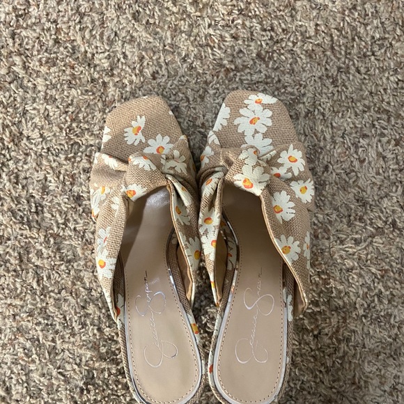 Jessica Simpson flower slip on heel - BRAND NEW - Picture 2 of 4